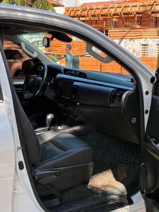 TOYOTA-HILUX-2023