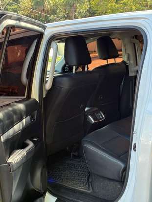 TOYOTA-HILUX-2023