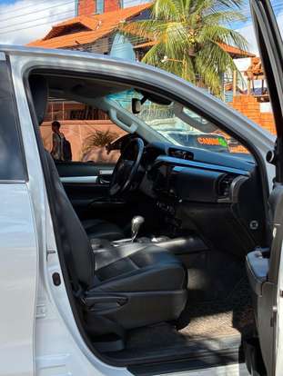 TOYOTA-HILUX-2023