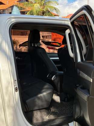 TOYOTA-HILUX-2023