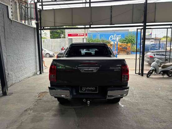 TOYOTA-HILUX-2018