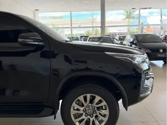 TOYOTA-HILUX SW4-2.7 VVT-i FLEX SRV 7L 4X2 AUTOMÁTICO TOYOTA-HILUX SW4-2021