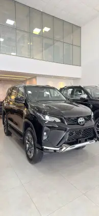 TOYOTA HILUX SW4 2.8 D-4D TURBO DIESEL SRX PLATINUM 7L 4X4 AUTOMÁTICO TOYOTA HILUX SW4 2.8 D-4D TURBO DIESEL SRX PLATINUM 7L 4X4 AUTOMÁTICO