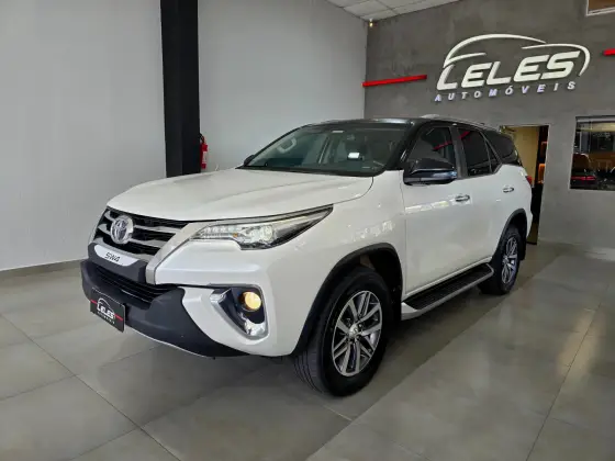 TOYOTA HILUX SW4 2.8 SRX 4X4 7 LUGARES 16V TURBO INTERCOOLER DIESEL 4P AUTOMÁTICO TOYOTA HILUX SW4 2.8 SRX 4X4 7 LUGARES 16V TURBO INTERCOOLER DIESEL 4P AUTOMÁTICO