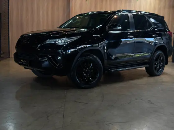 TOYOTA HILUX SW4 2.8 SRX DIAMOND 4X4 7 LUGARES 16V TURBO INTERCOOLER DIESEL 4P AUTOMÁTICO