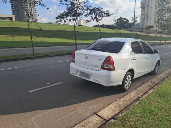 TOYOTA-ETIOS-2017