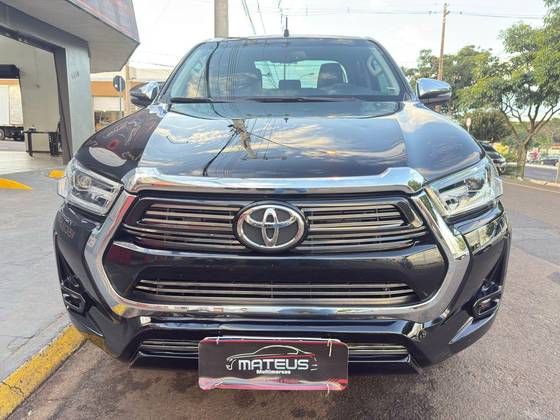 TOYOTA HILUX 2.8 D-4D TURBO DIESEL CD SRV 4X4 AUTOMÁTICO