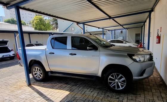 TOYOTA HILUX 2.8 STD 4X4 CD 16V DIESEL 4P MANUAL