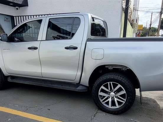 TOYOTA-HILUX-2.8 STD 4X4 CD 16V DIESEL 4P MANUAL TOYOTA-HILUX-2017
