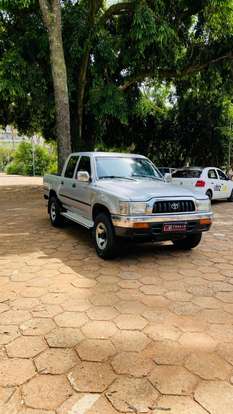 TOYOTA-HILUX-2002