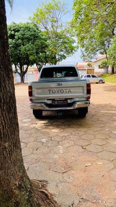 TOYOTA-HILUX-2002