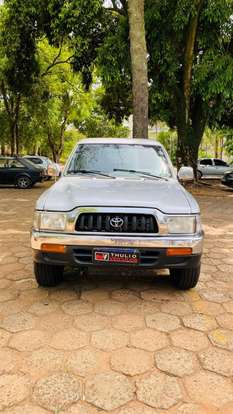 TOYOTA-HILUX-2002