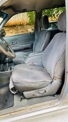 TOYOTA-HILUX-2002