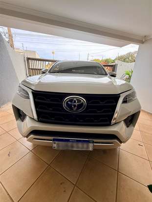 TOYOTA-HILUX SW4-2023