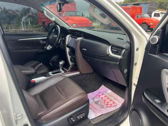 TOYOTA-HILUX SW4-2020