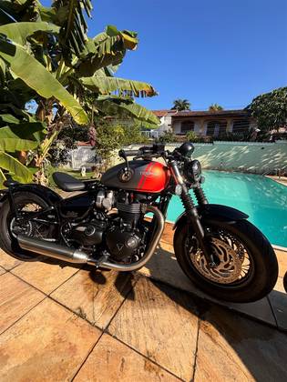 TRIUMPH BONNEVILLE BOBBER 1200 