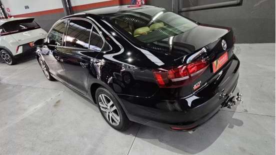 VOLKSWAGEN-GOLF-2016
