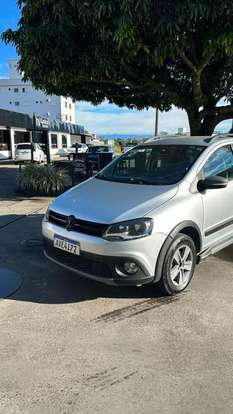 VOLKSWAGEN-SPACE CROSS-2011