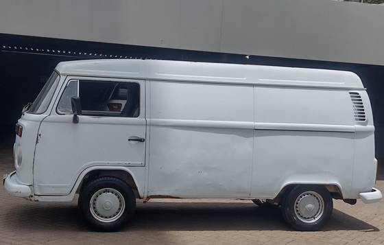 VOLKSWAGEN KOMBI 1.6 MI FURGÃO 8V ÁLCOOL 3P MANUAL