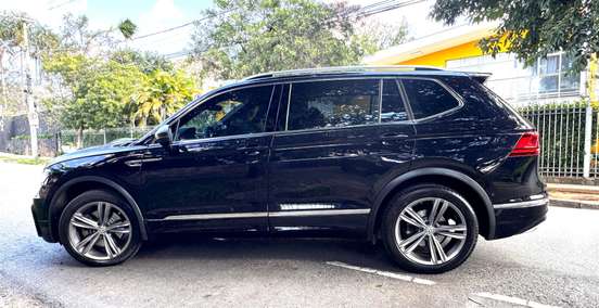 VOLKSWAGEN-TIGUAN-2018