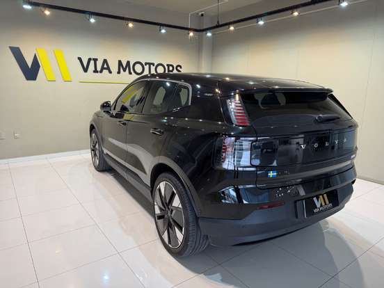 VOLVO-EX30-2024