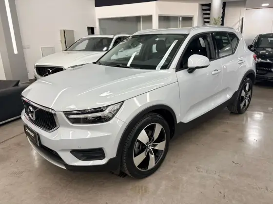 VOLVO XC40 2.0 T5 GASOLINA MOMENTUM AWD GEARTRONIC
