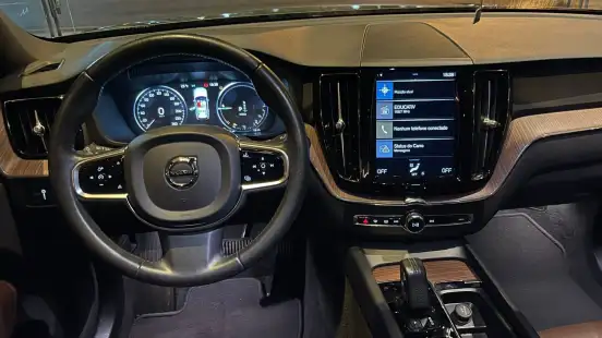 VOLVO-XC60-2021
