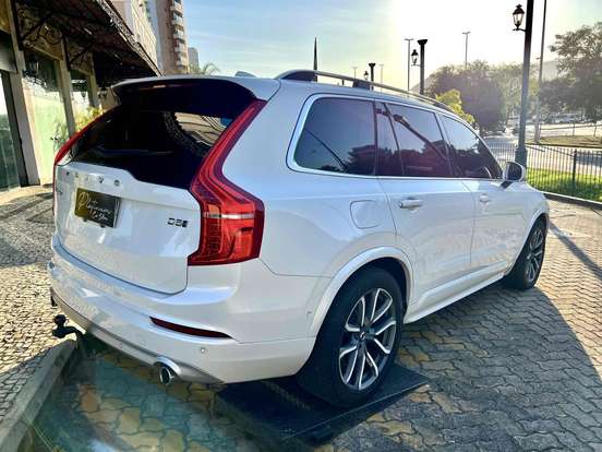 VOLVO-XC90-2018