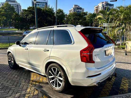 VOLVO-XC90-2018