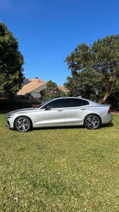 VOLVO-S60-2022