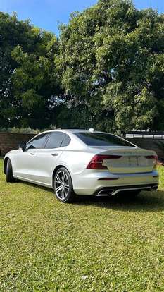 VOLVO-S60-2022