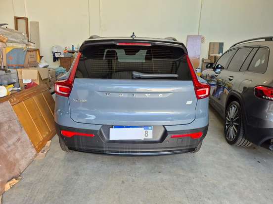 VOLVO-XC40-2023