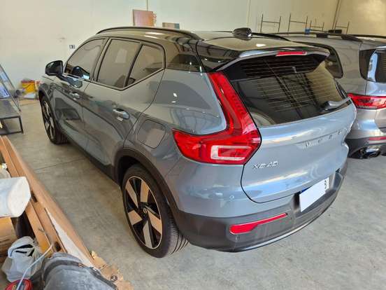 VOLVO-XC40-2023