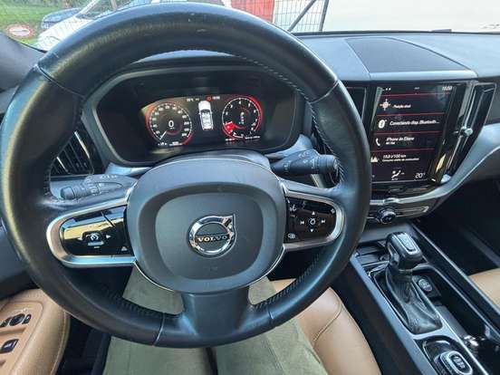 VOLVO-XC60-2.0 T5 GASOLINA MOMENTUM AWD GEARTRONIC VOLVO-XC60-2019