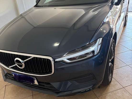 VOLVO-XC60-2.0 T5 GASOLINA MOMENTUM AWD GEARTRONIC VOLVO-XC60-2019