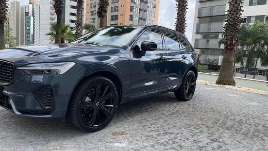 VOLVO-XC60-2023