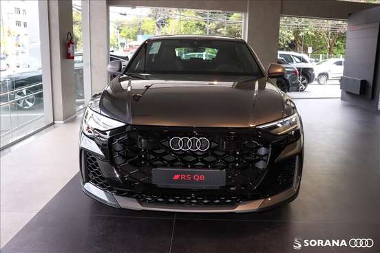 AUDI-RS Q8-2025