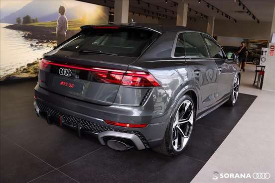 AUDI-RS Q8-2025