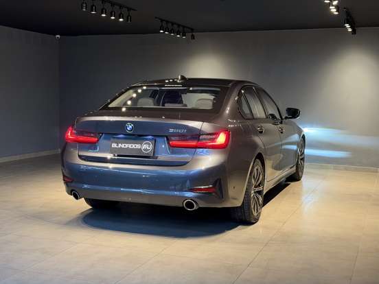 BMW-320i-2020