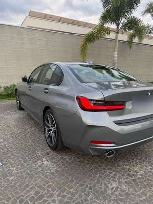 BMW-320i-2023