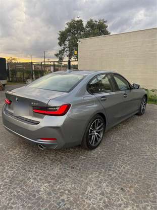 BMW-320i-2023