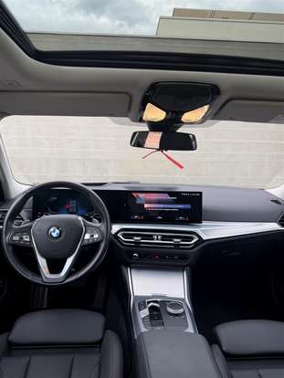 BMW-320i-2023