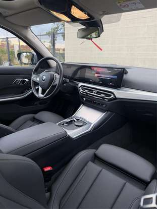 BMW-320i-2023