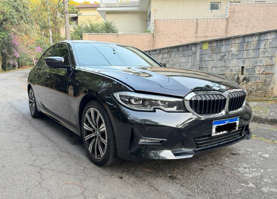 BMW-320i-2022