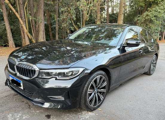 BMW-320i-2022