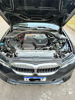 BMW-320i-2022