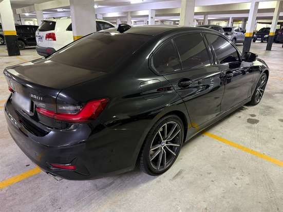 BMW-320i-2019