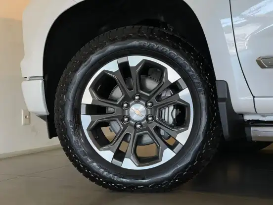 CHEVROLET-SILVERADO-5.3 V8 GASOLINA 1500 HIGH COUNTRY 4X4 AUTOMÁTICO CHEVROLET-SILVERADO-2025