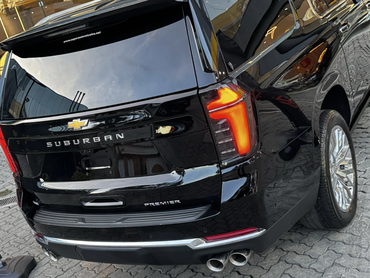 Chevrolet Suburban — foto 8