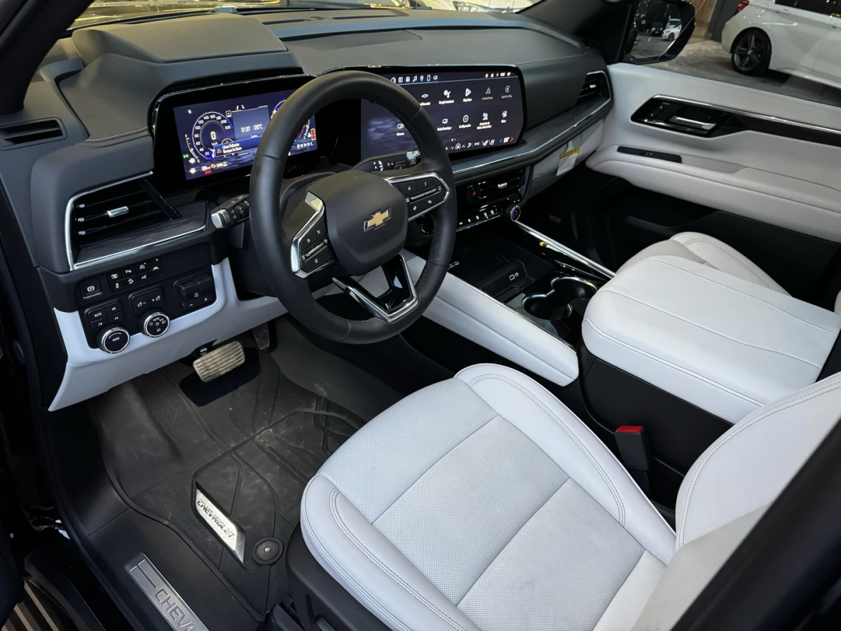 Chevrolet Suburban — foto 10